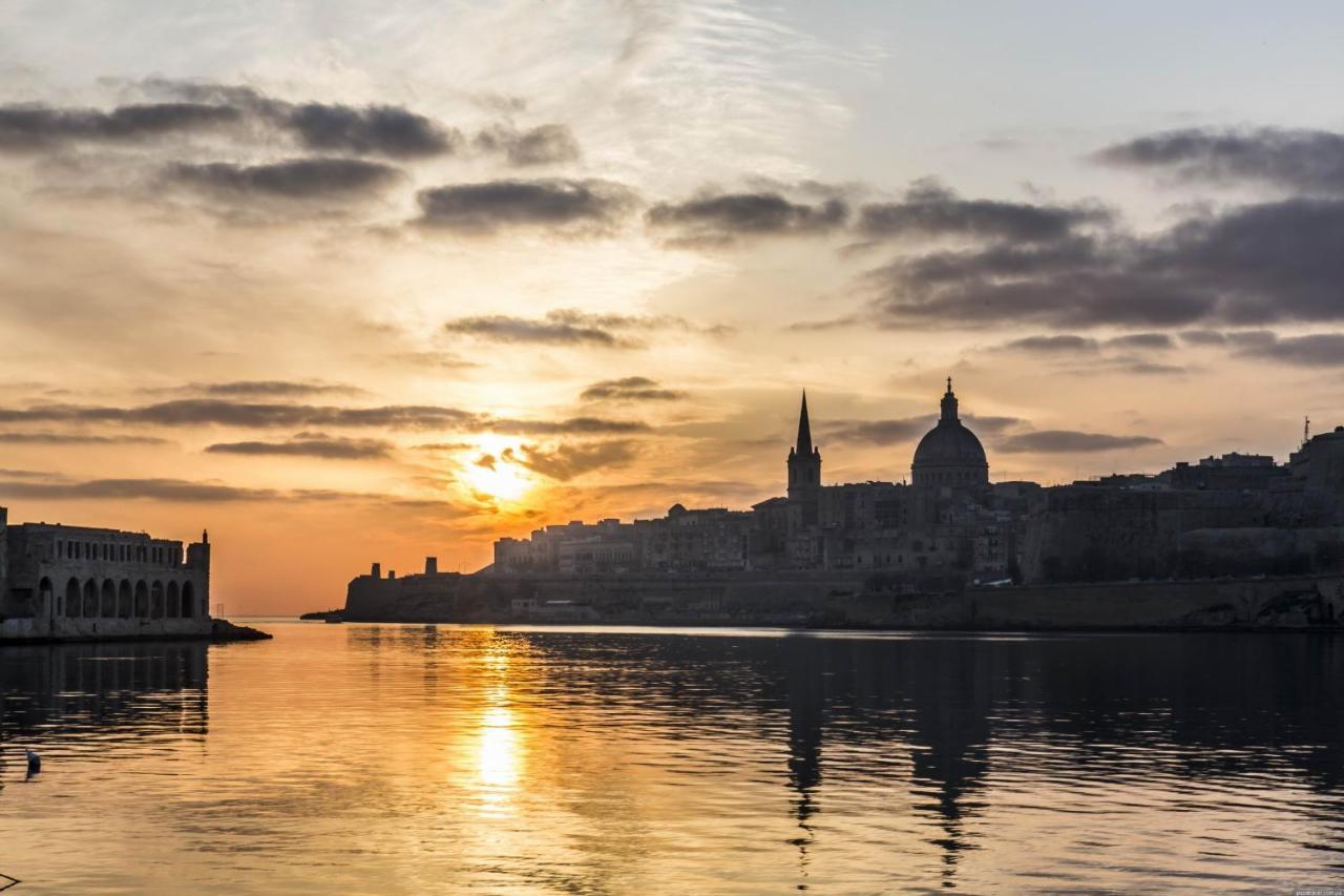 Deluxe Apartment With Valletta And Harbour Views Sliema Extérieur photo