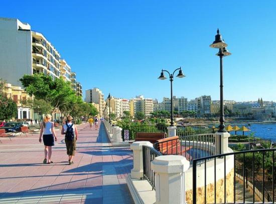 Deluxe Apartment With Valletta And Harbour Views Sliema Extérieur photo