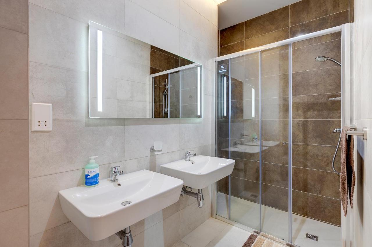 Deluxe Apartment With Valletta And Harbour Views Sliema Extérieur photo